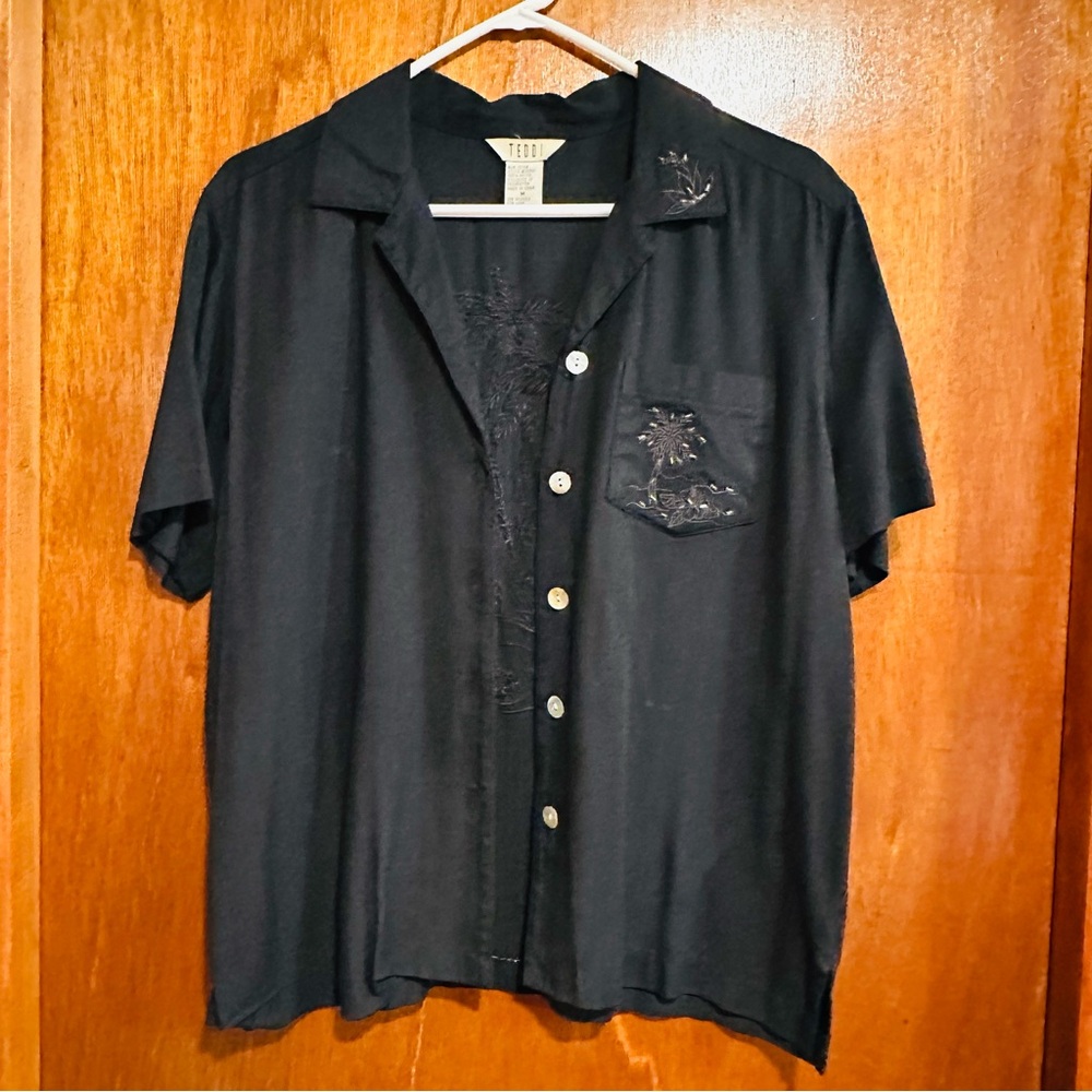 Teddi Womens Button Shirt Embroidered Sequins Short Sleeve Classic MOP Buttons‎